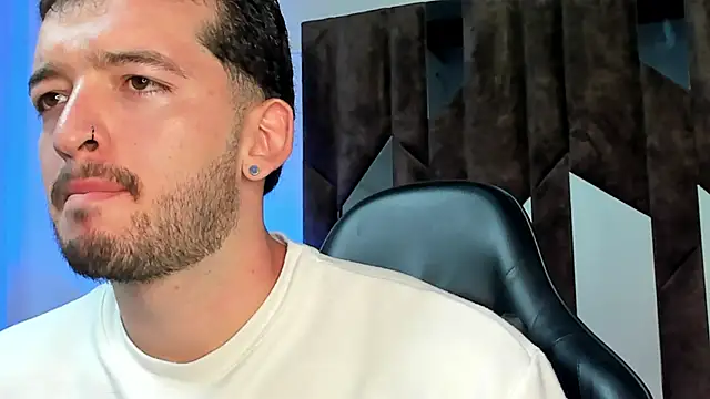 Snapshot of Logan_Wolf-js chatting on July 16, 3:29 pm Logan Wolf-js online show from July 16, 3:29 pm