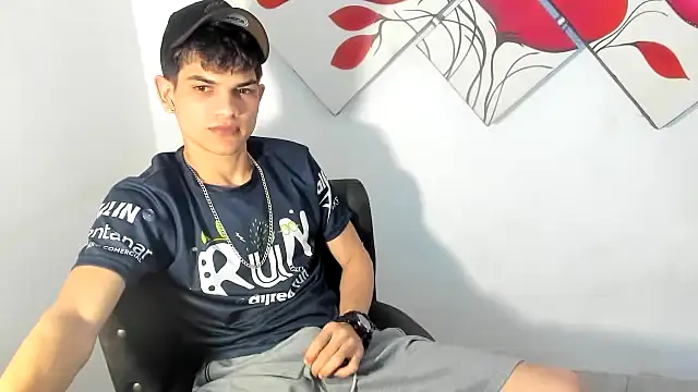 Snapshot of Jesshot_bigcock20cm chatting on June 7, 4:49 am Jesshot bigcock20cm online show from June 7, 4:49 am
