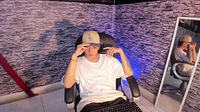 Snapshot of Wesleey-Boy chatting on March 3, 7:53 pm Wesleey-Boy online show from March 3, 7:53 pm