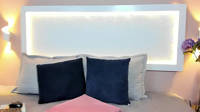 Snapshot of TiinyAngel chatting on June 2, 7:27 pm TiinyAngel online show from June 2, 7:27 pm
