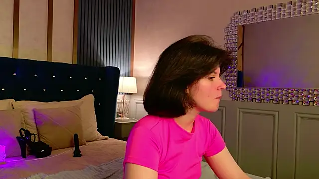 Snapshot of Milana_Bold chatting on April 21, 2:15 am Milana Bold online show from April 21, 2:15 am