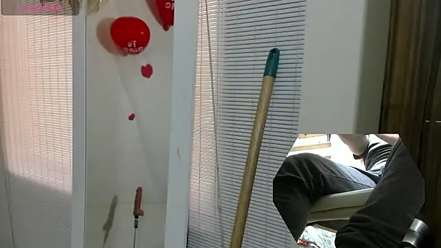 Snapshot of Nyomi_browm chatting on February 11, 4:23 pm Nyomi browm online show from February 11, 4:23 pm