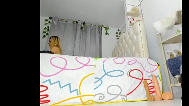 sweet supreme online show from April 7, 10:42 pm