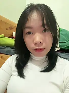 Snapshot of DoliceGirl2k chatting on February 5, 3:33 am DoliceGirl2k online show from February 5, 3:33 am