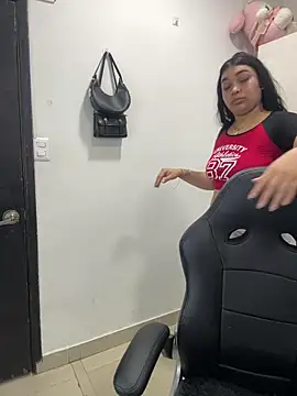 Snapshot of big_booty_girl chatting on March 1, 12:01 am big booty girl online show from March 1, 12:01 am