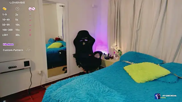 Snapshot of Clary_Fray_ chatting on February 28, 10:38 am Clary Fray online show from February 28, 10:38 am