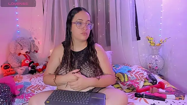 Snapshot of Stacy_millerr1 chatting on May 19, 9:37 am Stacy millerr1 online show from May 19, 9:37 am