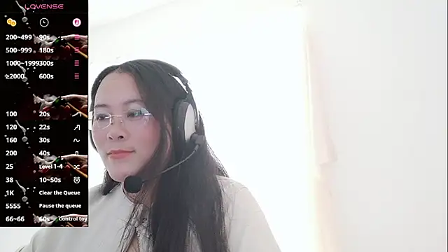 Snapshot of vivi523 chatting on March 28, 6:02 am vivi523 online show from March 28, 6:02 am