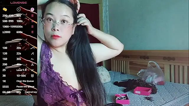 Snapshot of vivi523 chatting on April 8, 2:44 am vivi523 online show from April 8, 2:44 am