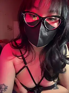 HaleyKin online show from April 1, 7:33 pm