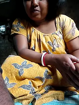 Snapshot of Puja_9999 chatting on February 5, 10:53 am Puja 9999 online show from February 5, 10:53 am