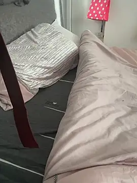 Snapshot of browncutie7 chatting on February 25, 8:13 am browncutie7 online show from February 25, 8:13 am