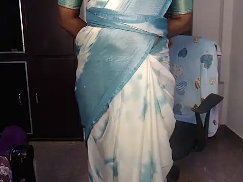 Snapshot of VixenNandhu chatting on July 28, 6:31 am VixenNandhu online show from July 28, 6:31 am