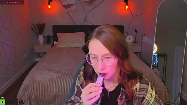  Kiki angel  online show from April 4, 9:40 am