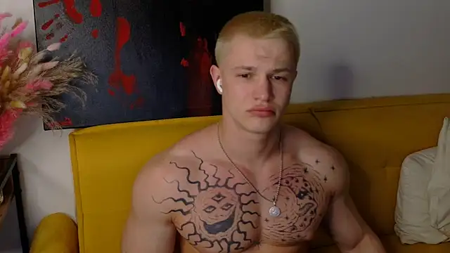 SterlingNoir online show from April 22, 9:05 pm