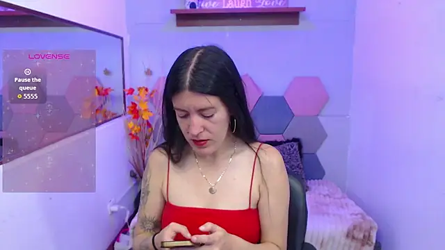 HannaOwen  online show from March 13, 1:51 pm