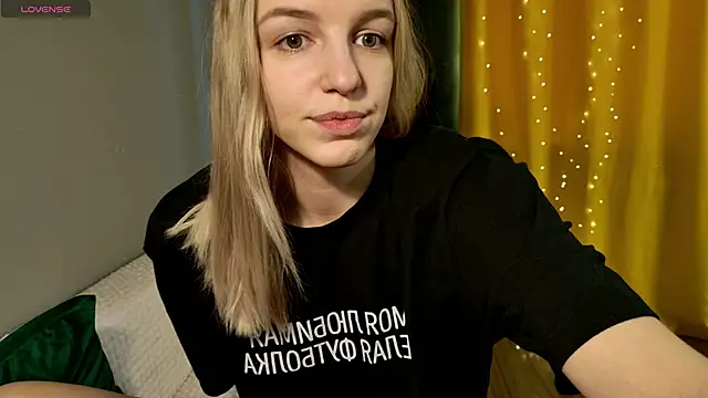 Snapshot of KatyaCherry chatting on March 2, 8:10 am KatyaCherry online show from March 2, 8:10 am