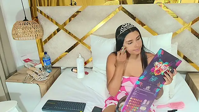 Snapshot of Madeline_Foxxxy chatting on February 24, 7:34 pm Madeline Foxxxy online show from February 24, 7:34 pm