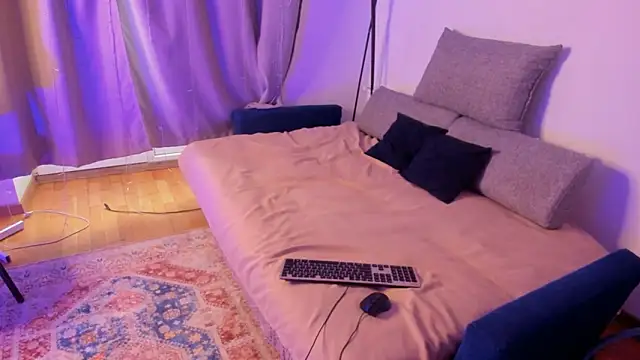 Snapshot of CalmFever chatting on February 12, 12:33 pm CalmFever online show from February 12, 12:33 pm