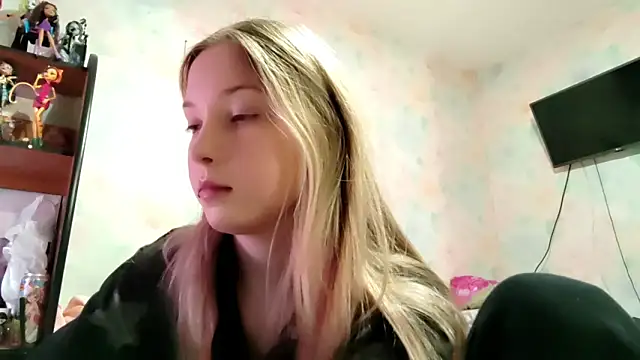 Snapshot of TiaBIanks chatting on March 2, 8:54 am TiaBIanks online show from March 2, 8:54 am