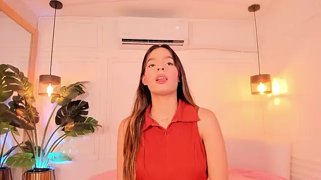 Snapshot of Nicole_Whittee chatting on February 26, 7:24 pm Nicole Whittee online show from February 26, 7:24 pm