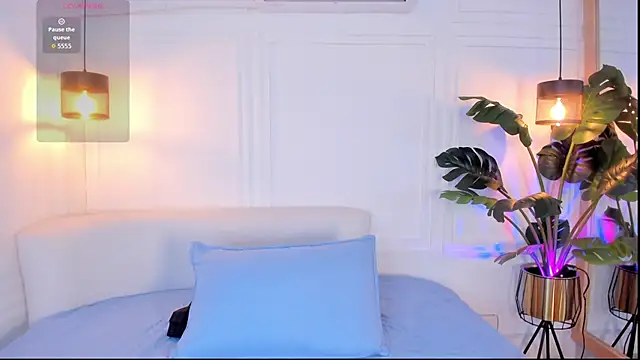 Nicole Whittee online show from April 10, 7:51 pm