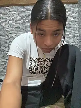 Snapshot of Romie_rous chatting on May 22, 4:56 pm Romie rous online show from May 22, 4:56 pm