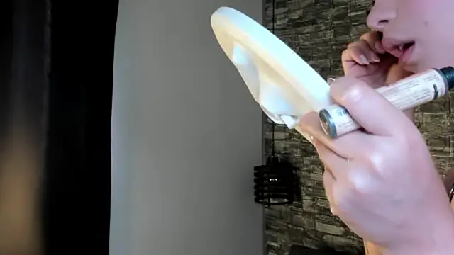 ASHLEY COLLINS1 online show from April 8, 2:17 pm