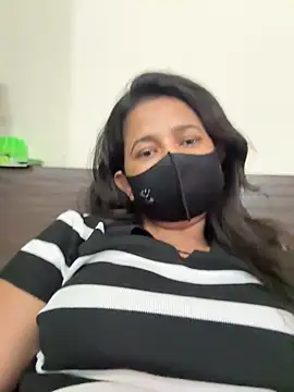 Snapshot of raavigirl chatting on February 27, 6:24 am raavigirl online show from February 27, 6:24 am