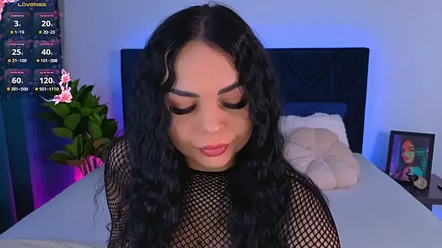 MissMichellee online show from March 26, 8:47 pm