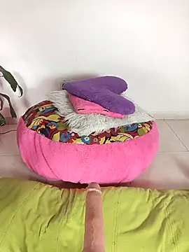 AnnieWestley online show from April 18, 4:33 pm