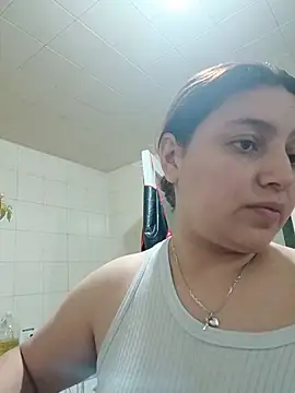 Snapshot of MajoArias chatting on April 23, 1:07 am MajoArias online show from April 23, 1:07 am