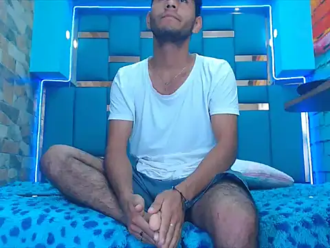 Snapshot of warmNoah chatting on February 27, 7:36 pm warmNoah online show from February 27, 7:36 pm