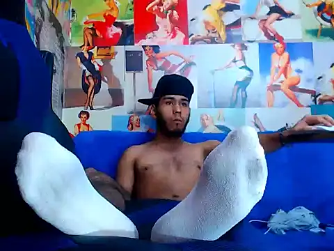 warmNoah online show from April 15, 7:58 pm