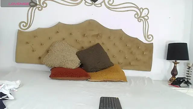 Snapshot of CloeCastillo chatting on February 28, 4:02 am CloeCastillo online show from February 28, 4:02 am