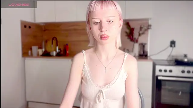 MikaPink online show from March 1, 9:50 pm