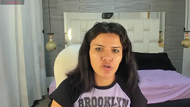 Thaliaa Lopez online show from February 17, 10:45 am