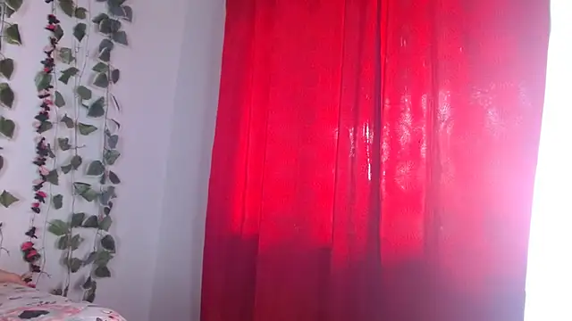 Snapshot of karolsweetvagi chatting on June 26, 6:23 pm karolsweetvagi online show from June 26, 6:23 pm