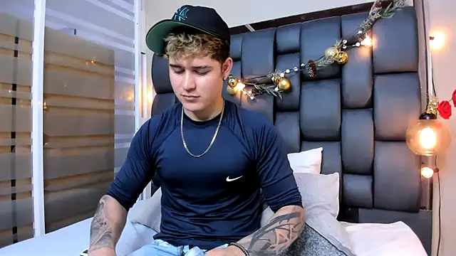 rayan linxx online show from March 31, 7:58 pm