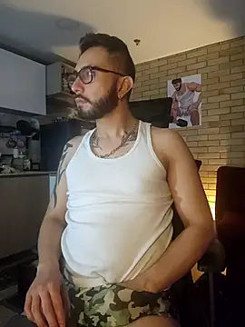 Snapshot of dave_wolf7 chatting on February 13, 12:28 am dave wolf7 online show from February 13, 12:28 am