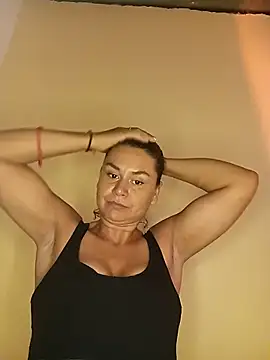 Milf Luna  online show from April 18, 11:05 pm