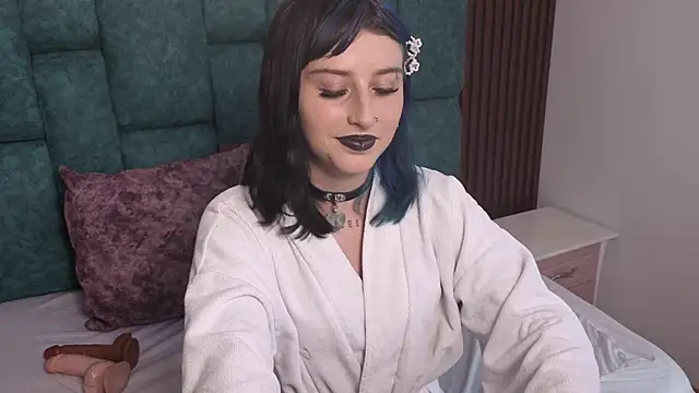 Snapshot of OliviaBonnie chatting on February 17, 7:09 pm OliviaBonnie online show from February 17, 7:09 pm