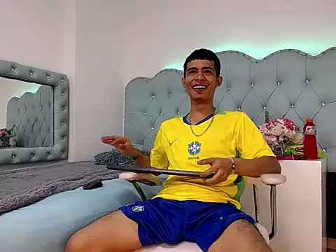 Snapshot of Apolo_Richards chatting on February 11, 7:30 pm Apolo Richards online show from February 11, 7:30 pm