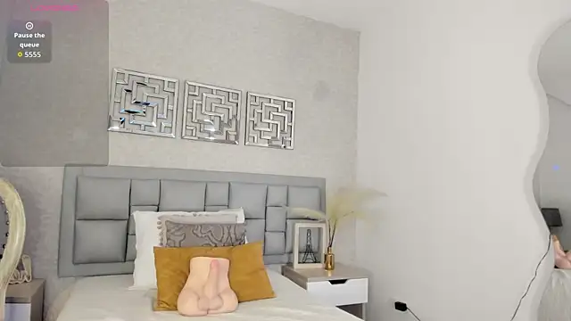 luna forever7 online show from April 17, 6:44 pm