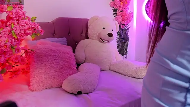 Snapshot of Eleanor_Park_ chatting on March 3, 3:45 am Eleanor Park online show from March 3, 3:45 am