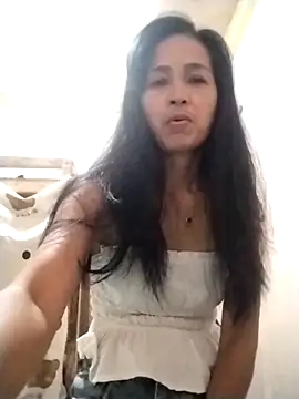 Snapshot of sweet_maxine44 chatting on April 25, 11:57 pm sweet maxine44 online show from April 25, 11:57 pm