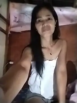 Snapshot of sweet_maxine44 chatting on May 21, 10:28 pm sweet maxine44 online show from May 21, 10:28 pm