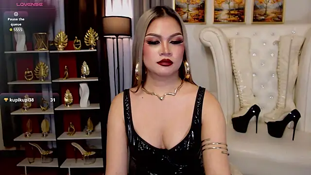 Snapshot of PrettyCockAthena chatting on June 5, 6:52 am PrettyCockAthena online show from June 5, 6:52 am