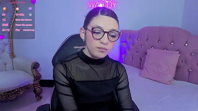 MAHYRA TAY online show from April 11, 7:18 pm