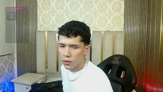 Snapshot of estefan_tay chatting on February 27, 2:33 am estefan tay online show from February 27, 2:33 am